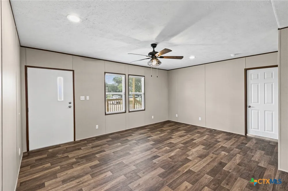 305 S 6th Street Buckholts, TX 76518