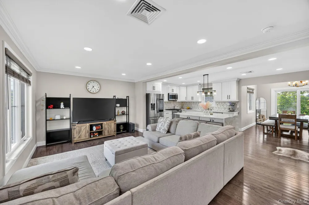 99 Kuhl Avenue Hicksville, NY 11801