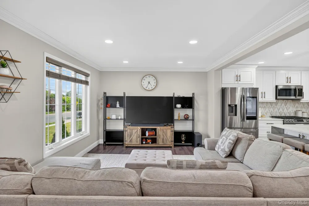 99 Kuhl Avenue Hicksville, NY 11801