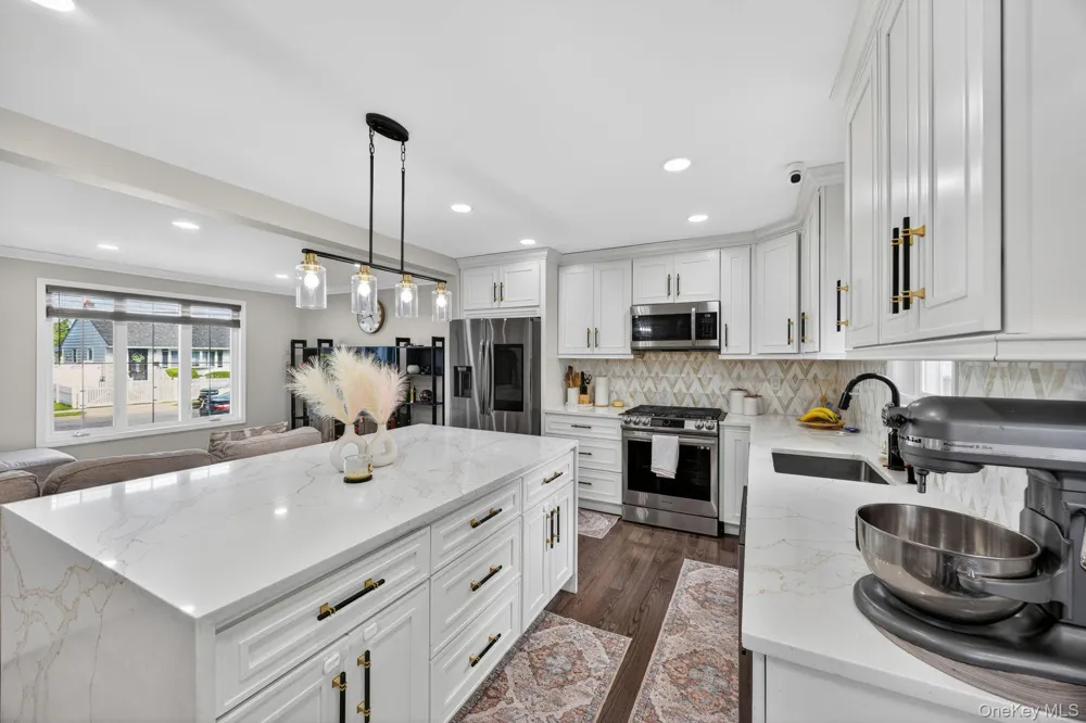 99 Kuhl Avenue Hicksville, NY 11801