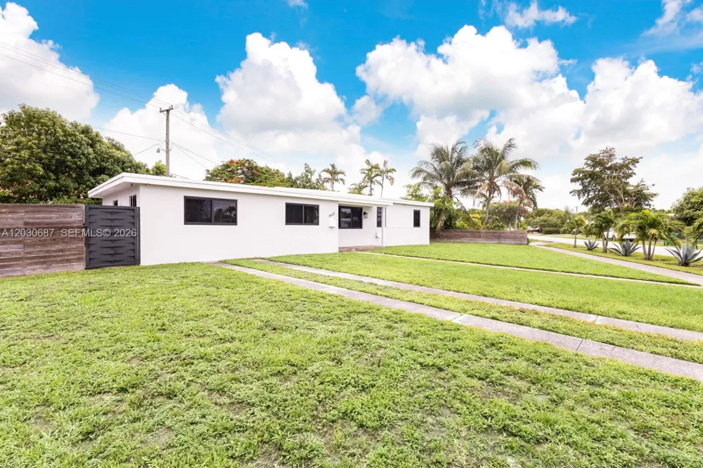 11431 SW 40th Ter Miami, FL 33165