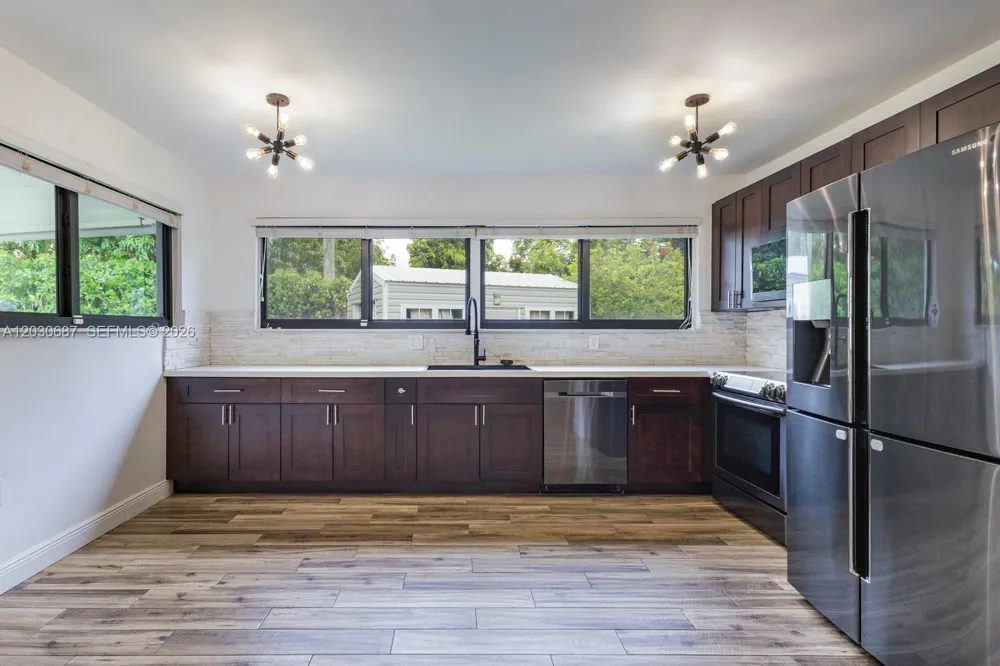 11431 SW 40th Ter Miami, FL 33165