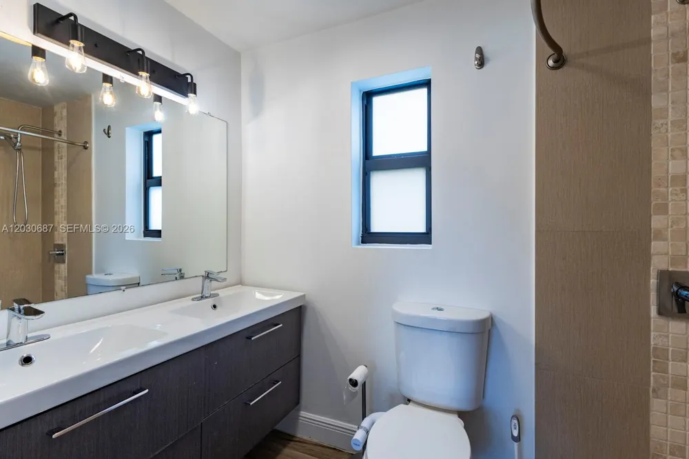 11431 SW 40th Ter Miami, FL 33165