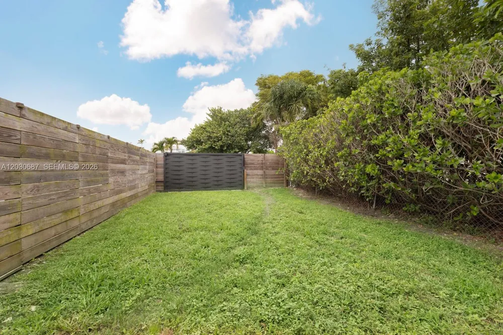 11431 SW 40th Ter Miami, FL 33165