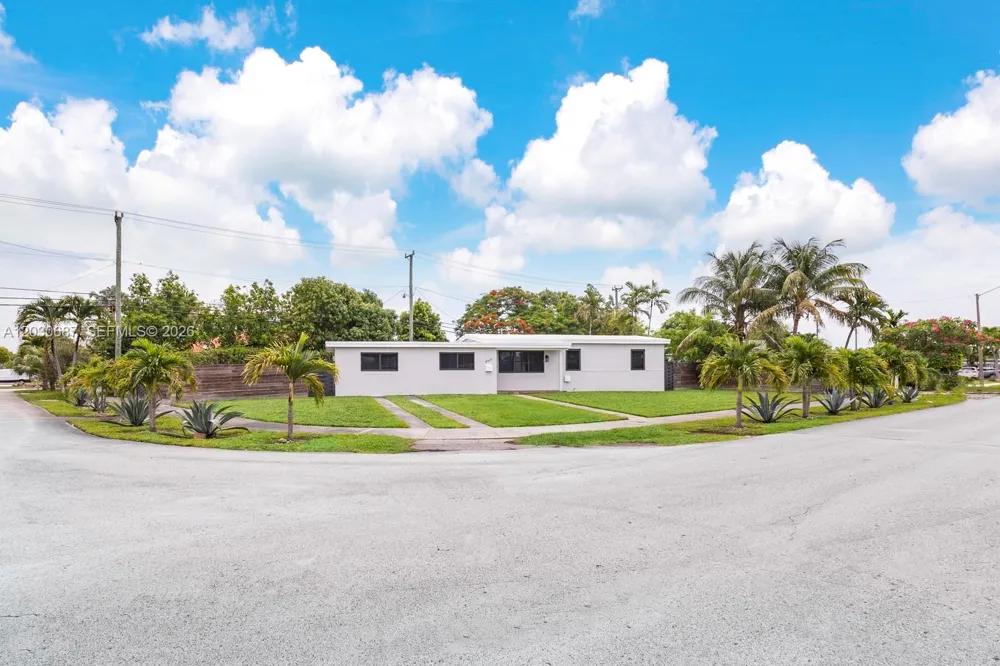 11431 SW 40th Ter Miami, FL 33165