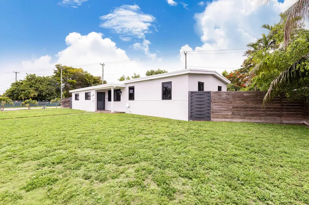 11431 SW 40th Ter Miami, FL 33165