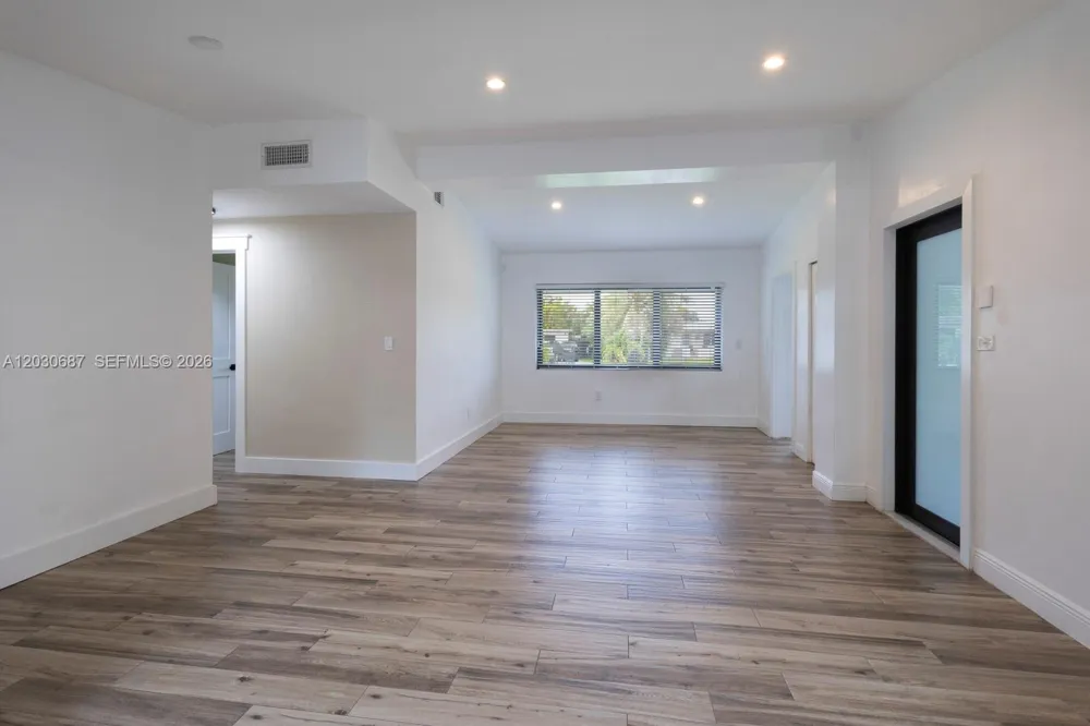 11431 SW 40th Ter Miami, FL 33165