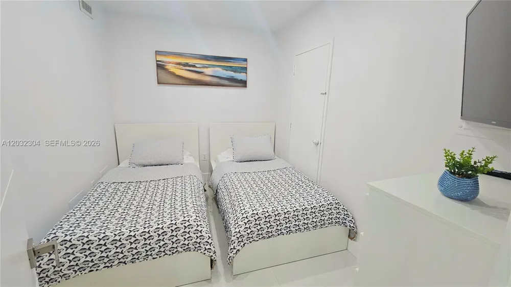 1950 S Ocean Dr #3D Hallandale Beach, FL 33009