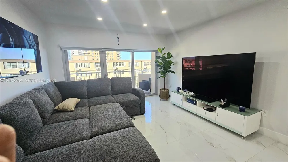 1950 S Ocean Dr #3D Hallandale Beach, FL 33009