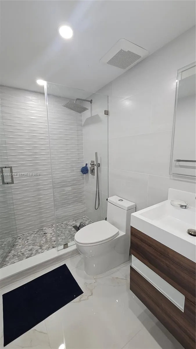 1950 S Ocean Dr #3D Hallandale Beach, FL 33009