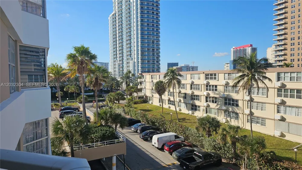 1950 S Ocean Dr #3D Hallandale Beach, FL 33009