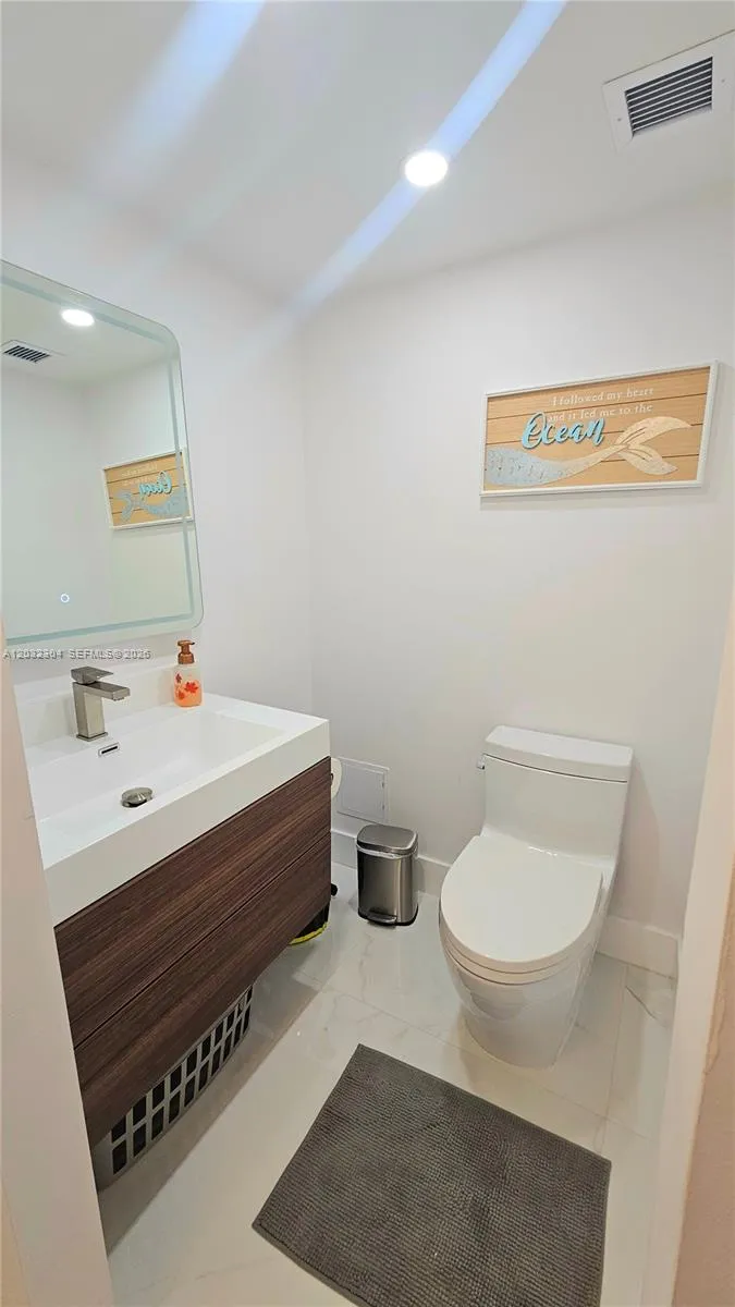 1950 S Ocean Dr #3D Hallandale Beach, FL 33009