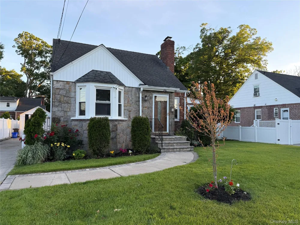 94 E Fenimore Street Valley Stream, NY 11580