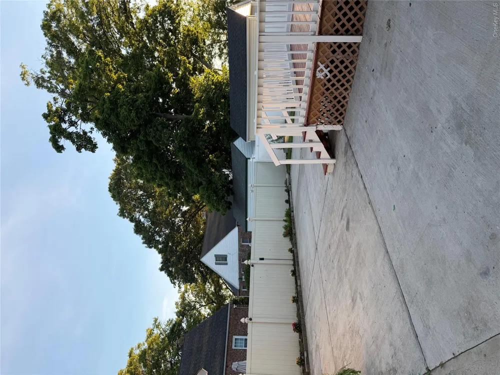 94 E Fenimore Street Valley Stream, NY 11580