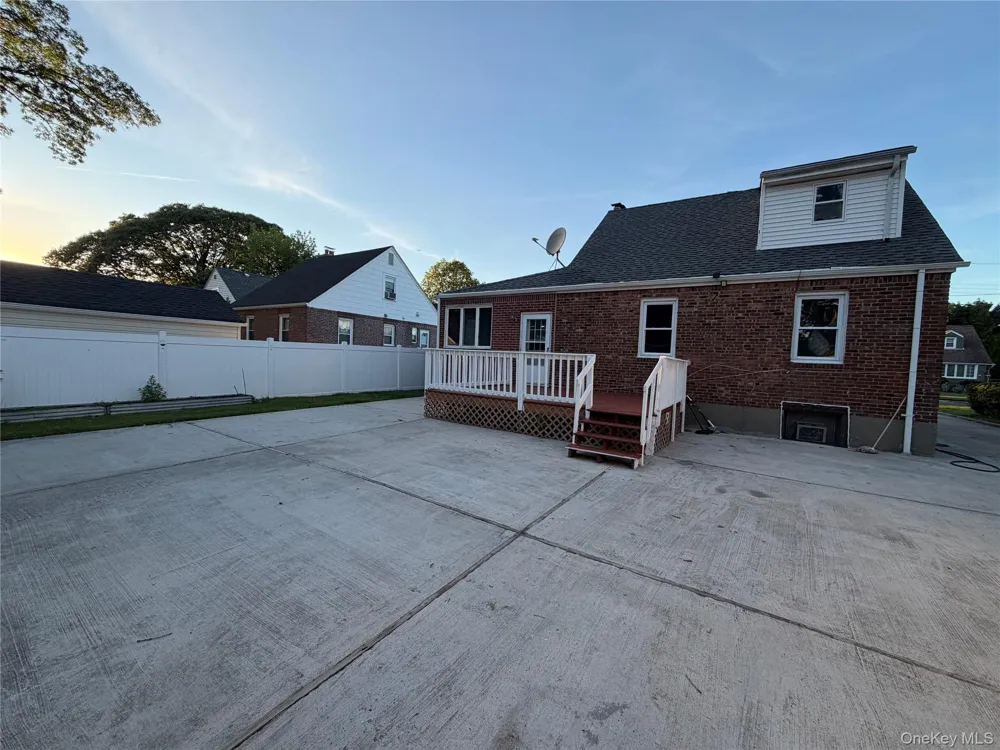 94 E Fenimore Street Valley Stream, NY 11580