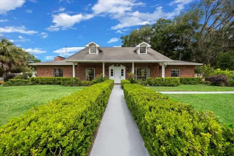 2300 SE 38TH COURT