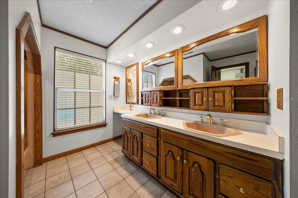 2300 SE 38TH COURT ocala, FL 34471