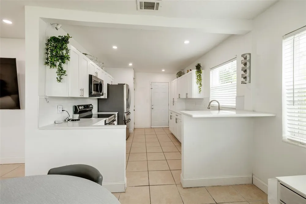 101 40TH AVENUE NE St Petersburg, FL 33703