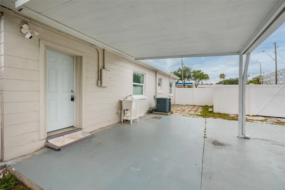 101 40TH AVENUE NE St Petersburg, FL 33703