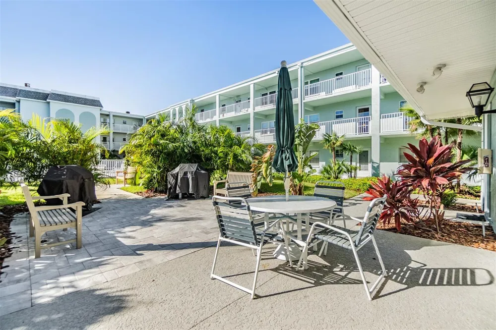 701 POINSETTIA ROAD #306 Belleair, FL 33756