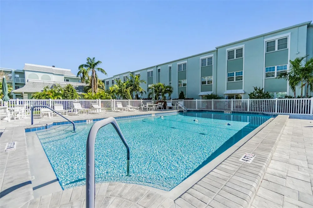 701 POINSETTIA ROAD #306 Belleair, FL 33756