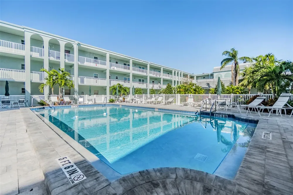 701 POINSETTIA ROAD #306 Belleair, FL 33756