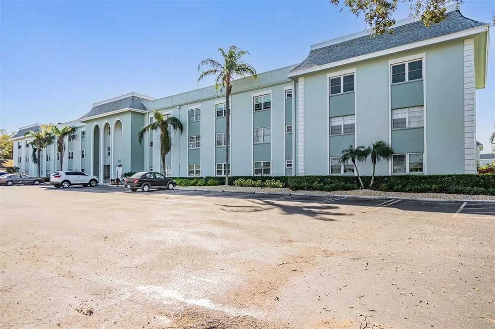 701 POINSETTIA ROAD #306 Belleair, FL 33756