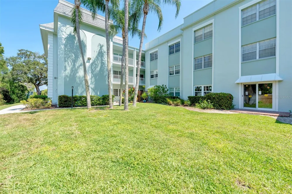 701 POINSETTIA ROAD #306 Belleair, FL 33756