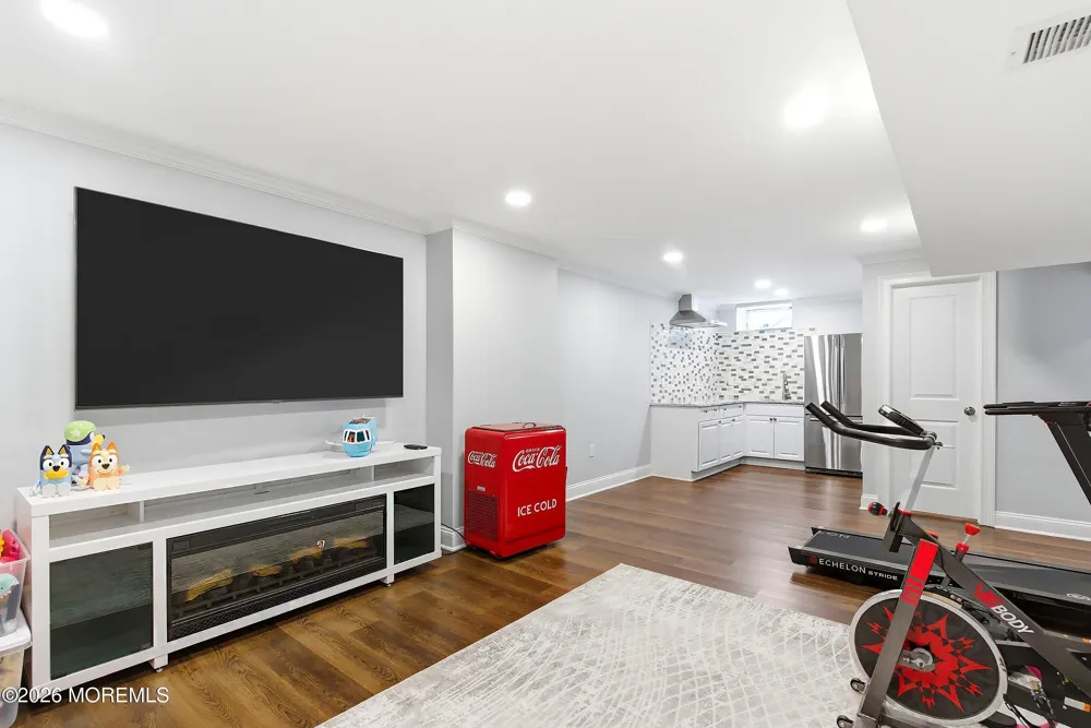 223 Tinton Avenue Eatontown, NJ 07724