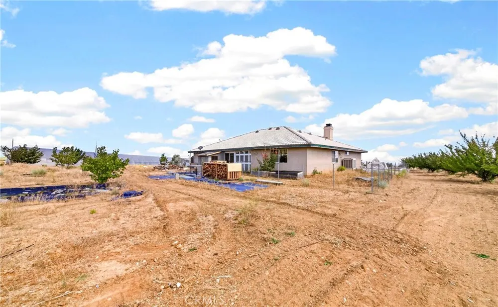 5445 Snow Line Phelan, CA 92371