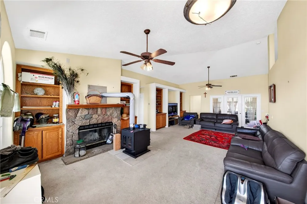 5445 Snow Line Phelan, CA 92371