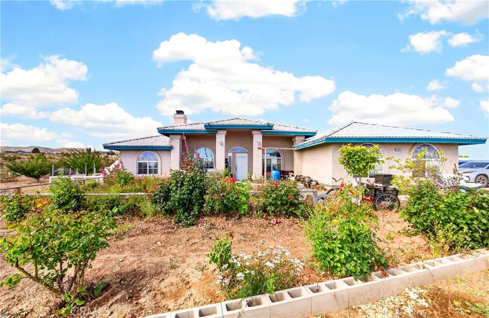 5445 Snow Line Phelan, CA 92371