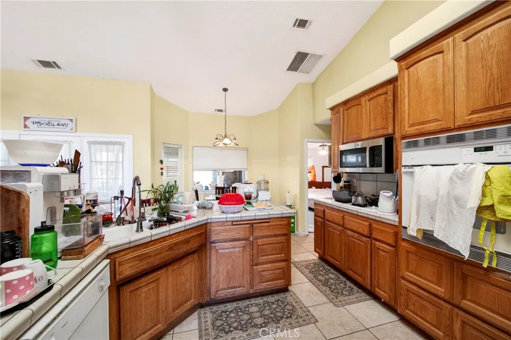 5445 Snow Line Phelan, CA 92371