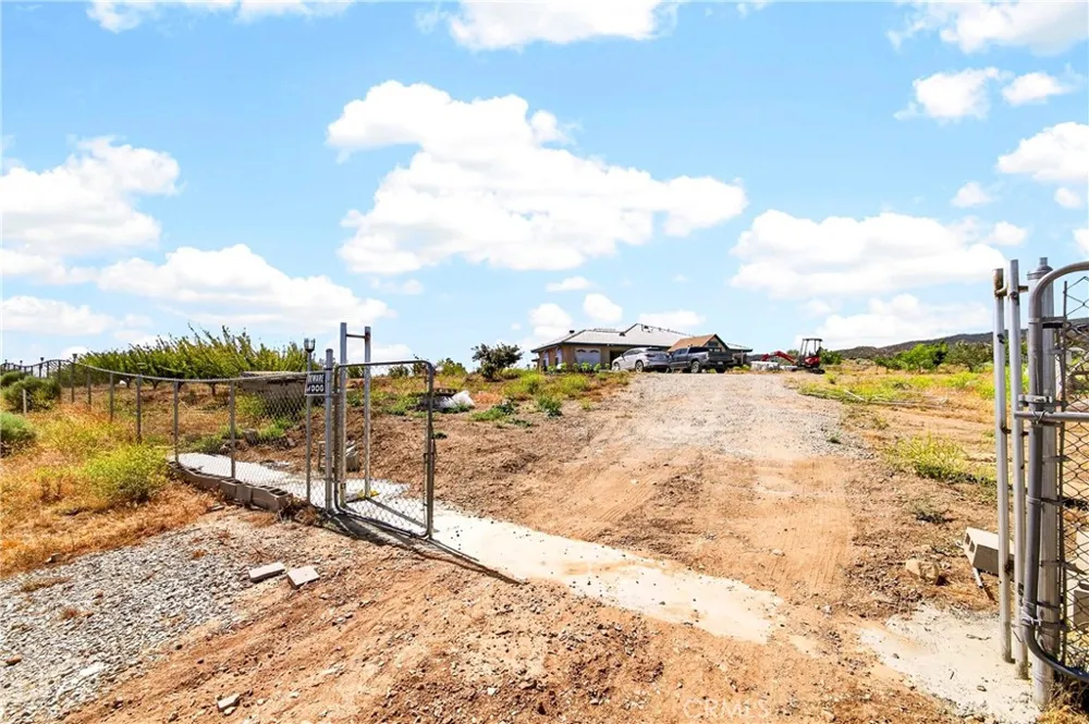 5445 Snow Line Phelan, CA 92371