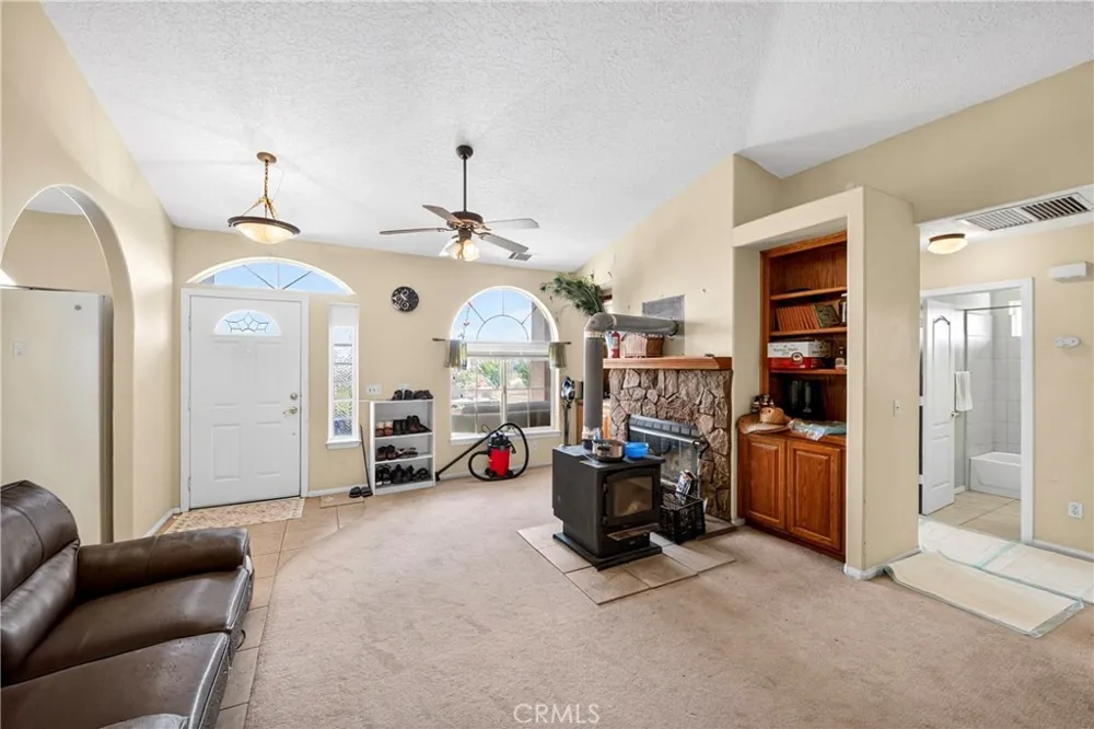 5445 Snow Line Phelan, CA 92371