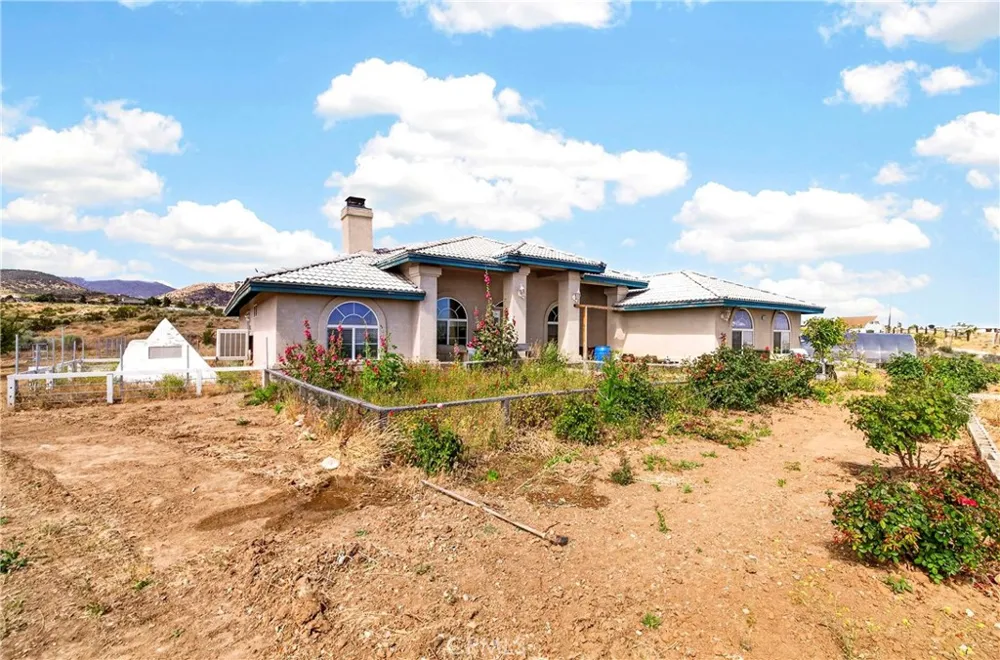 5445 Snow Line Phelan, CA 92371