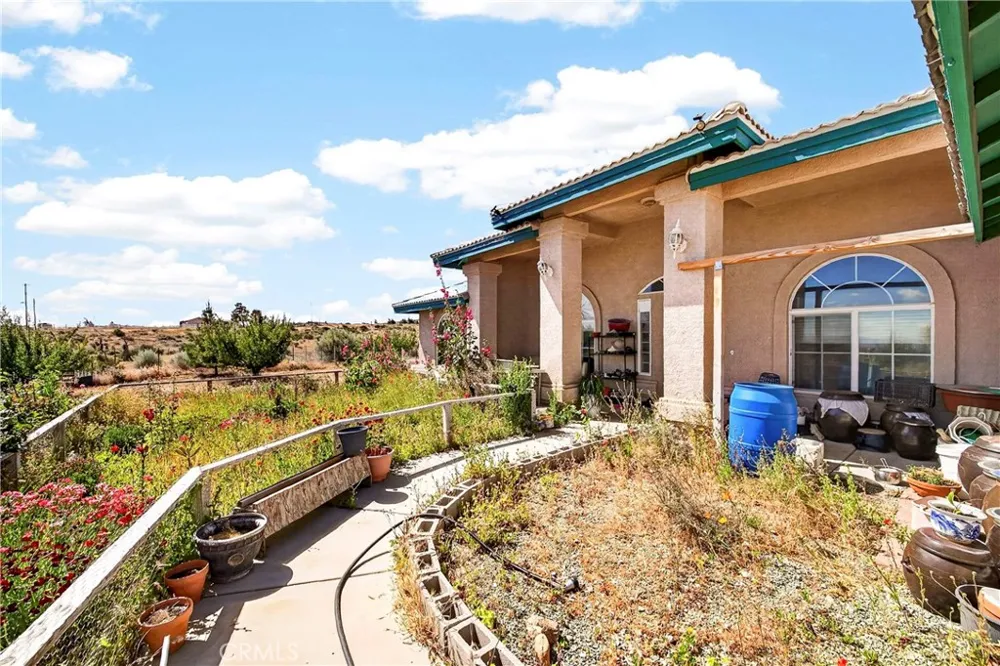 5445 Snow Line Phelan, CA 92371