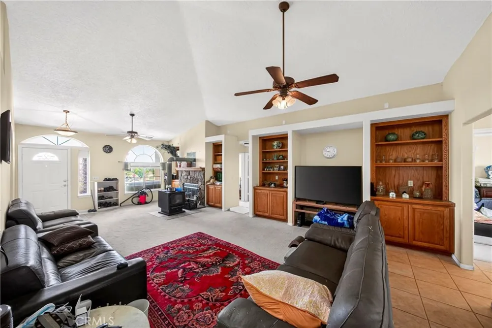 5445 Snow Line Phelan, CA 92371
