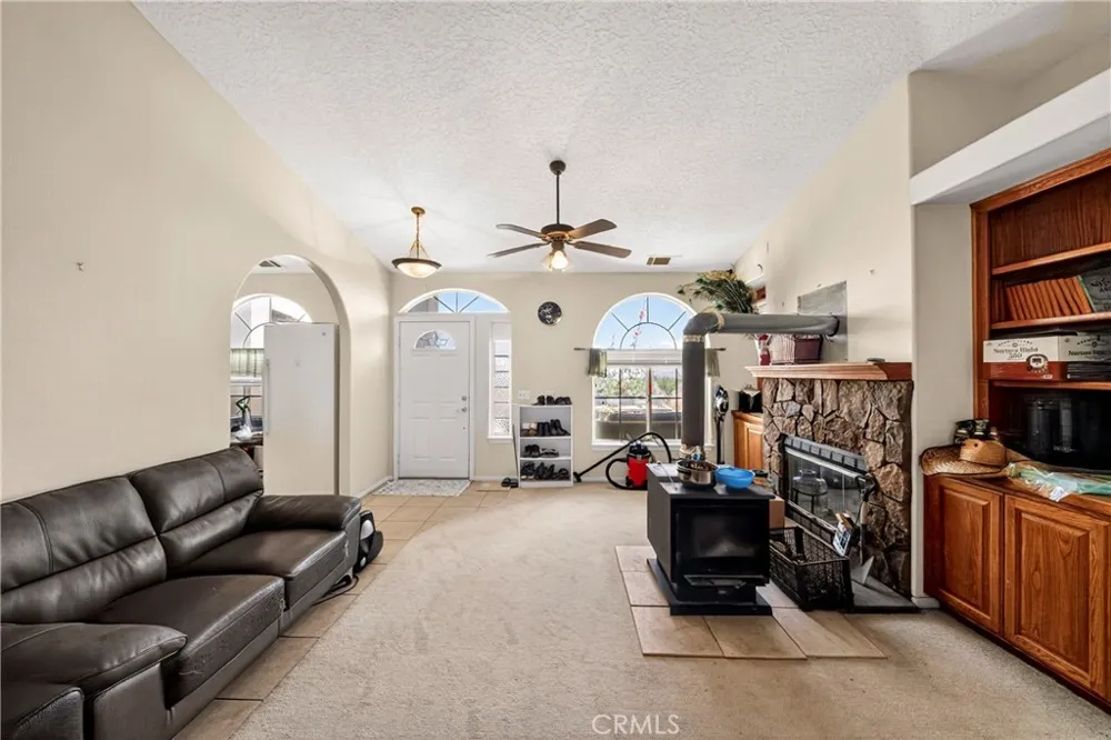 5445 Snow Line Phelan, CA 92371