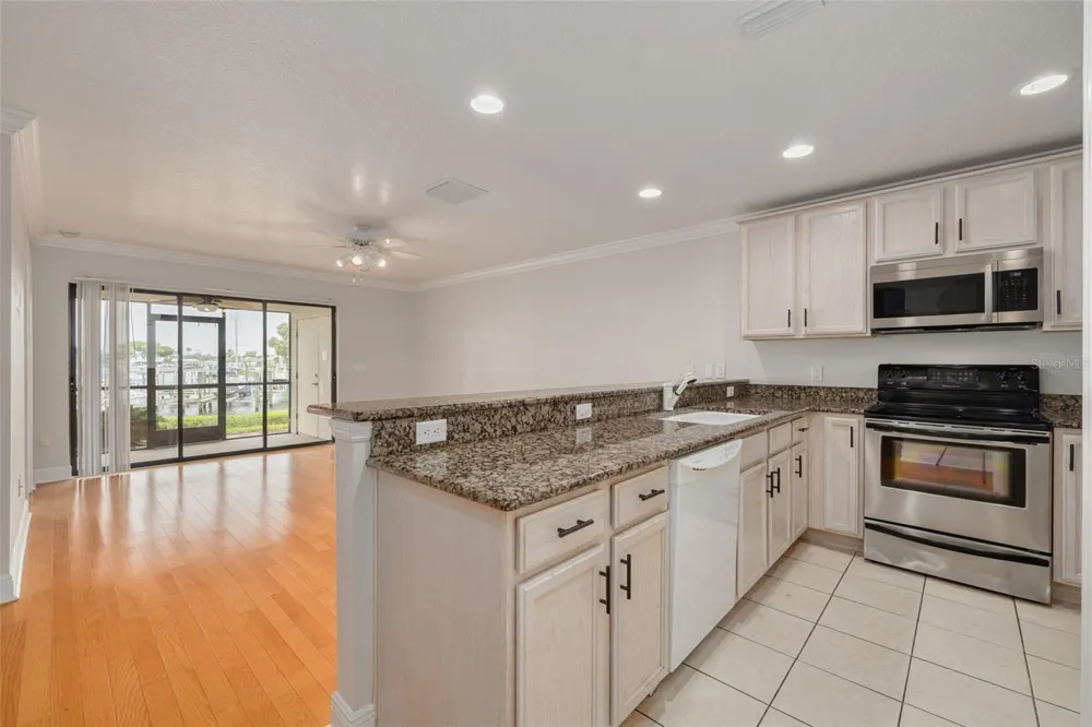 616 YARDARM DRIVE #8 Apollo Beach, FL 33572