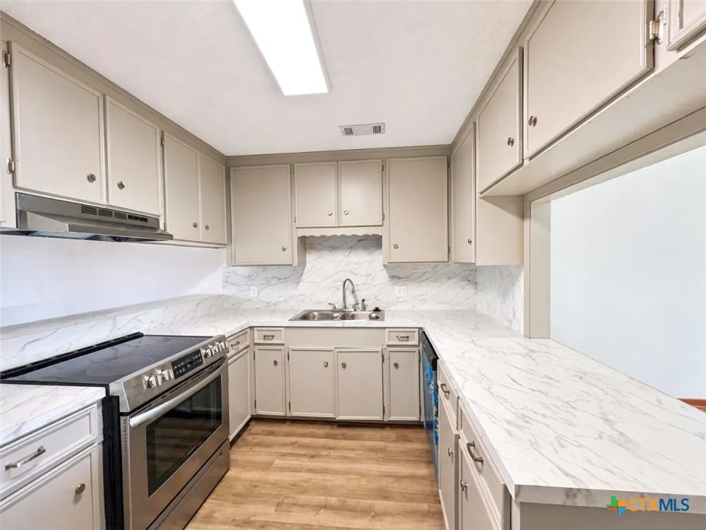 104 Maplewood Drive #A Victoria, TX 77901