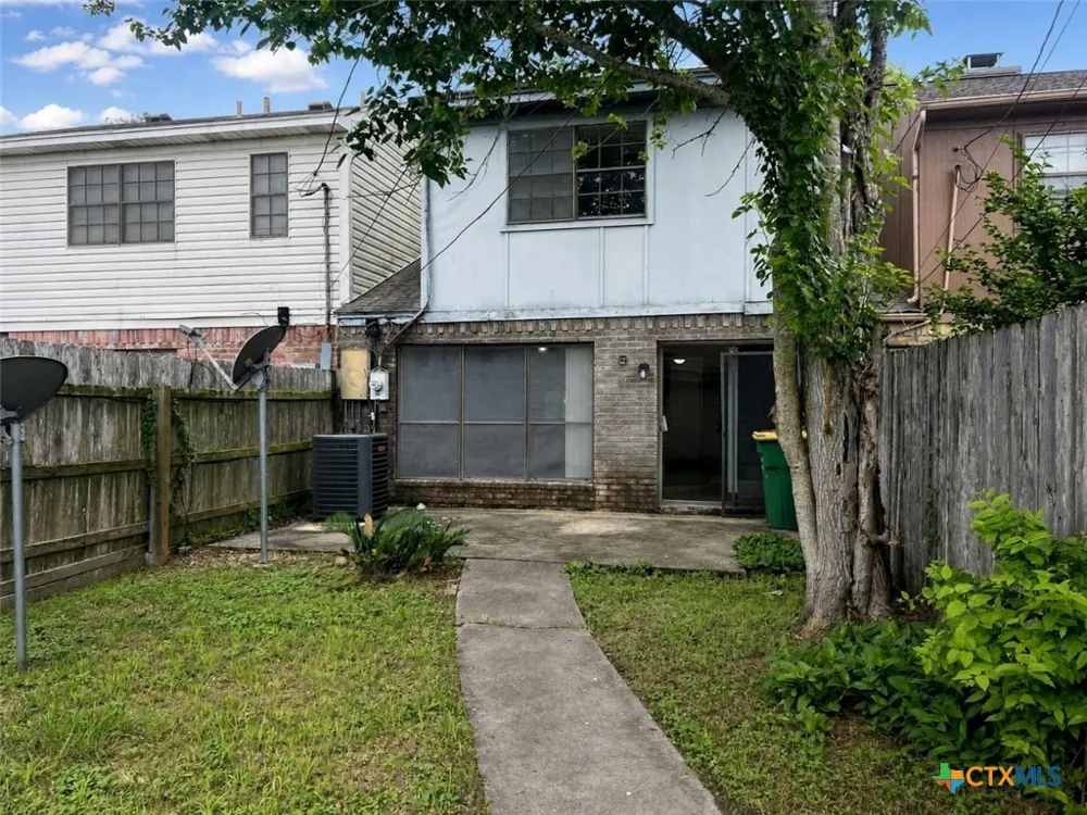 104 Maplewood Drive #A Victoria, TX 77901