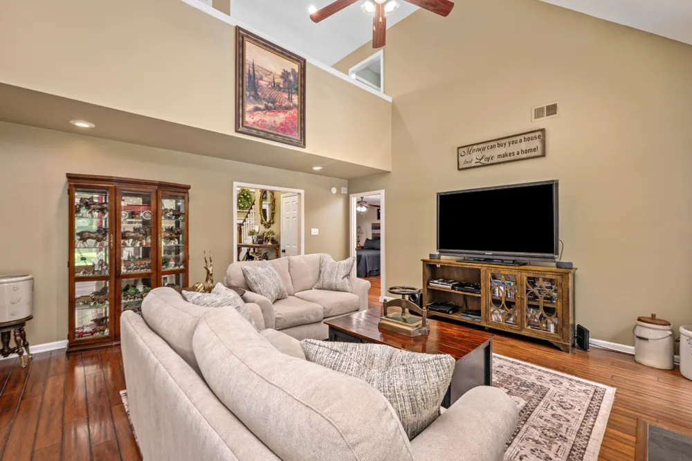 1037 Burslem Cv Cordova, TN 38018
