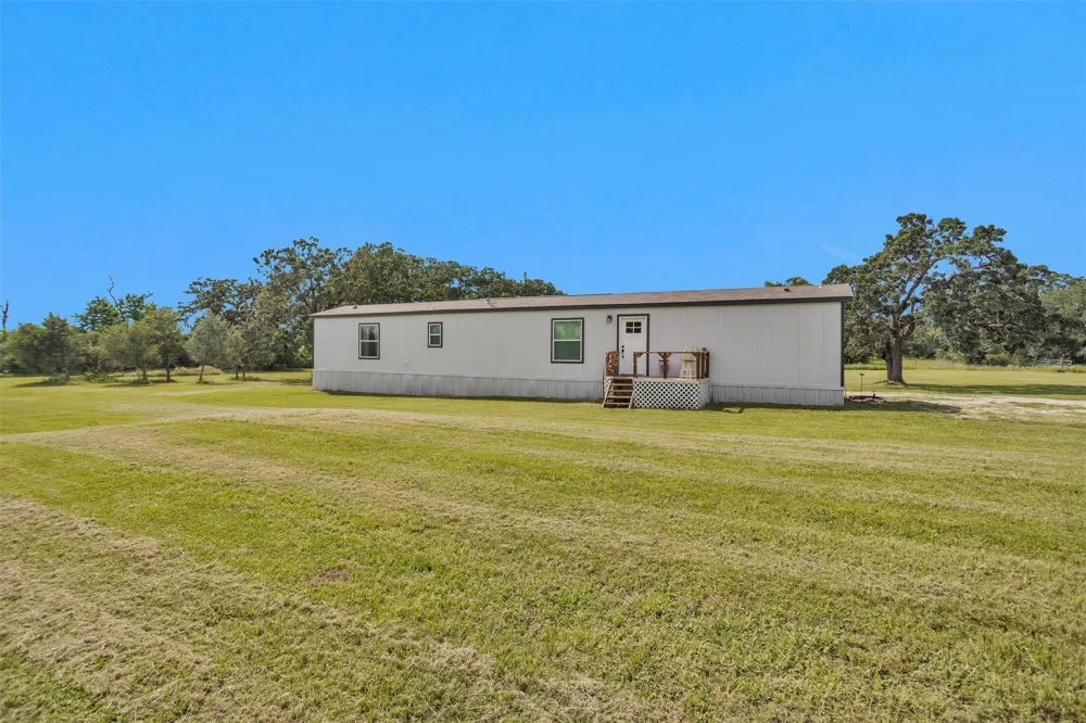 8908 County Road 279 Bedias, TX 77831
