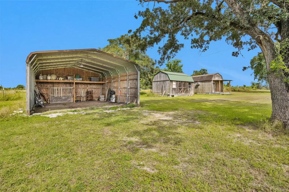 8908 County Road 279 Bedias, TX 77831