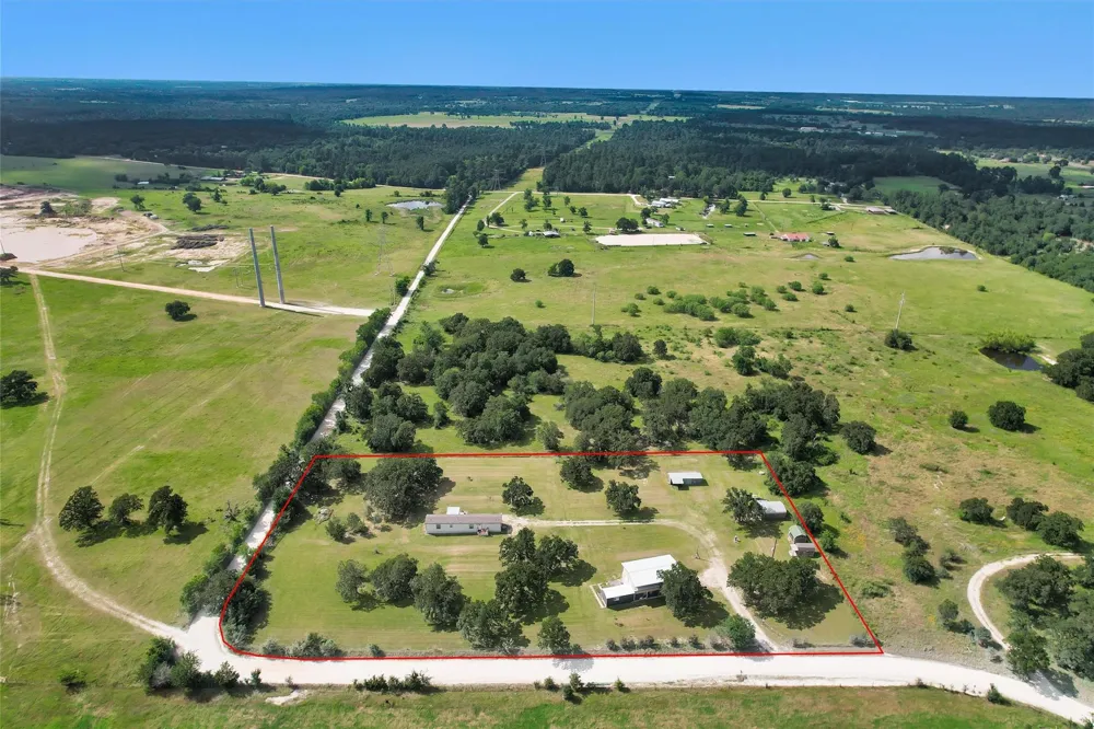 8908 County Road 279 Bedias, TX 77831