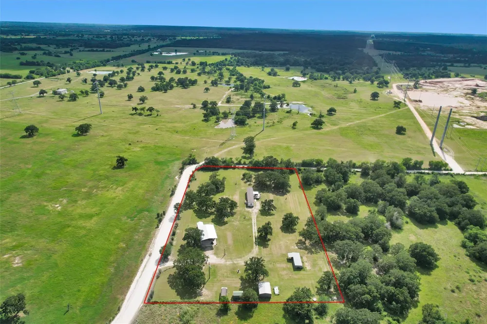 8908 County Road 279 Bedias, TX 77831