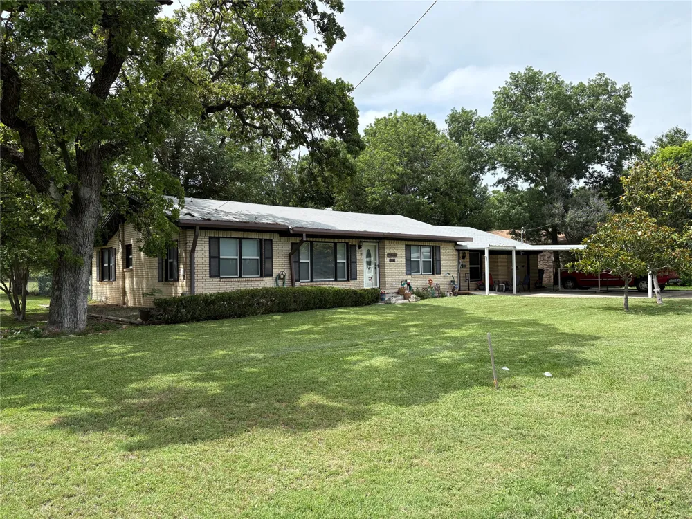323 S Fisher Street Gorman, TX 76454