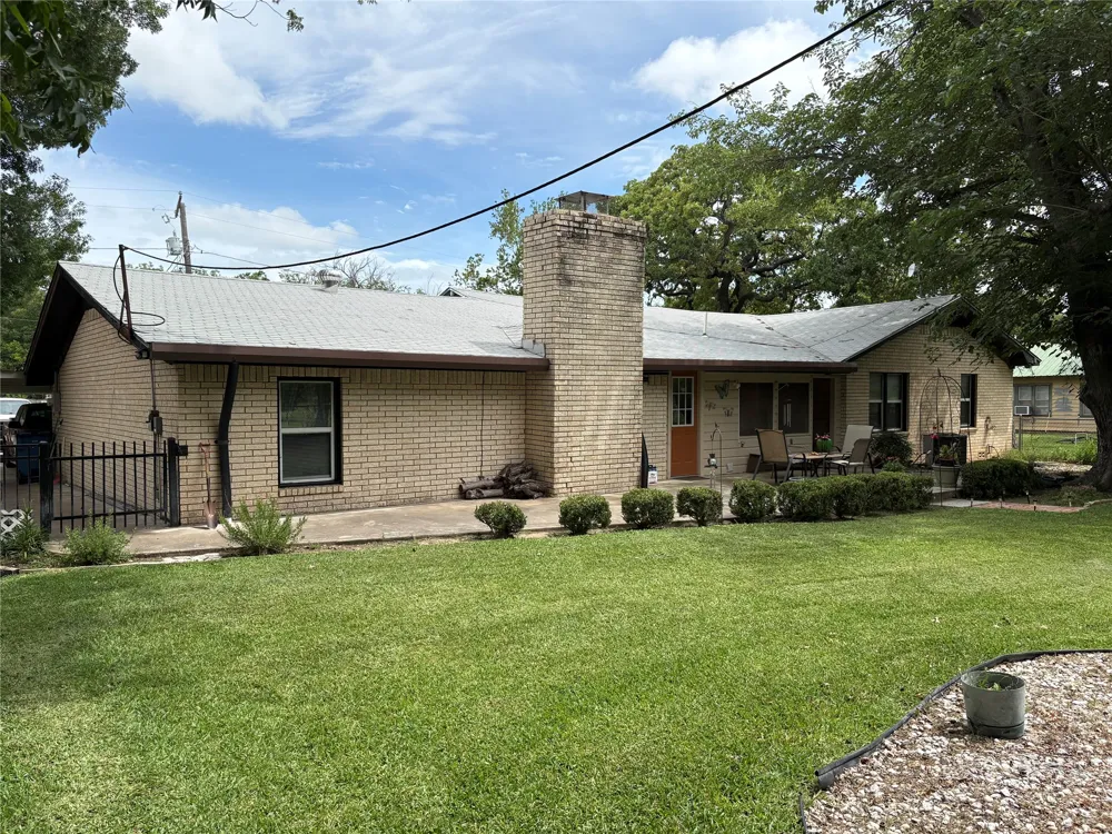323 S Fisher Street Gorman, TX 76454