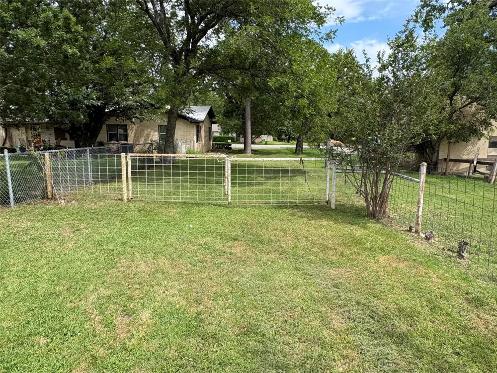323 S Fisher Street Gorman, TX 76454